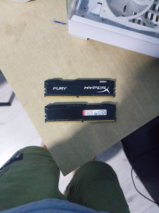 Vând 16 gb rami hyperx ddr4