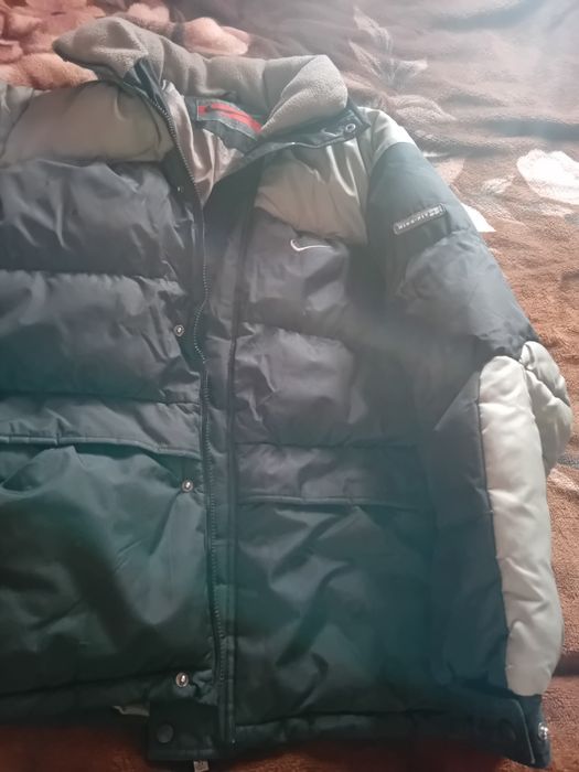 Geaca Nike folosita foarte putin