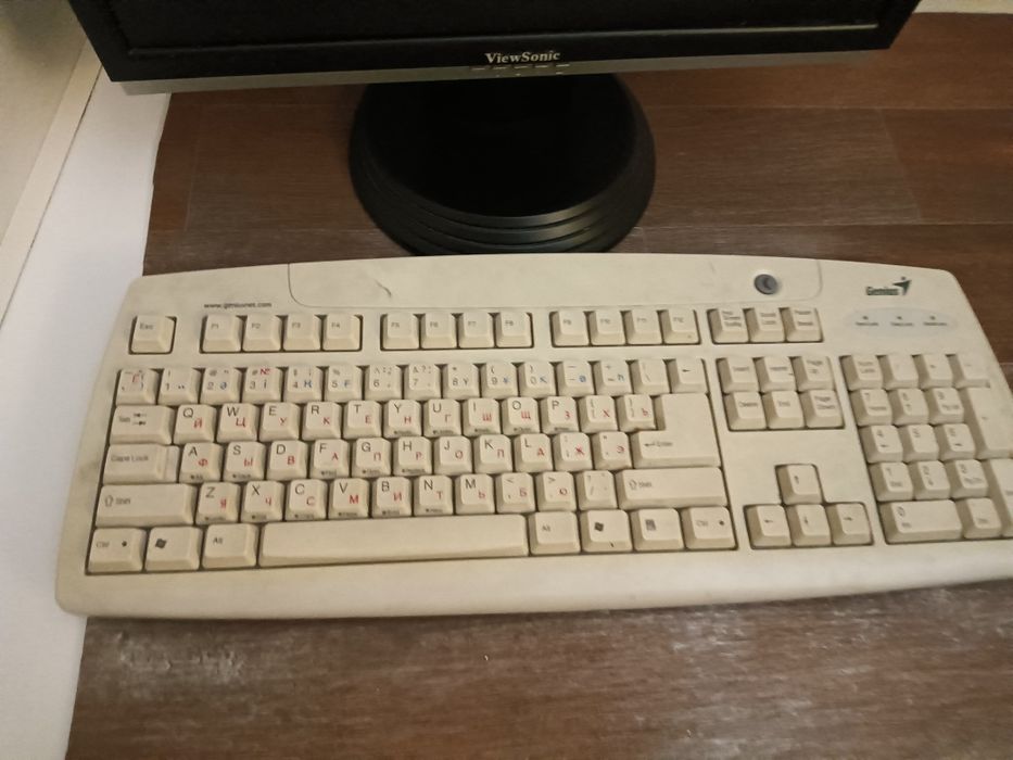 Продам монитор и клавиатуру