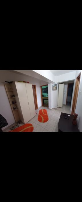 De inchiriat apartament 4 camere