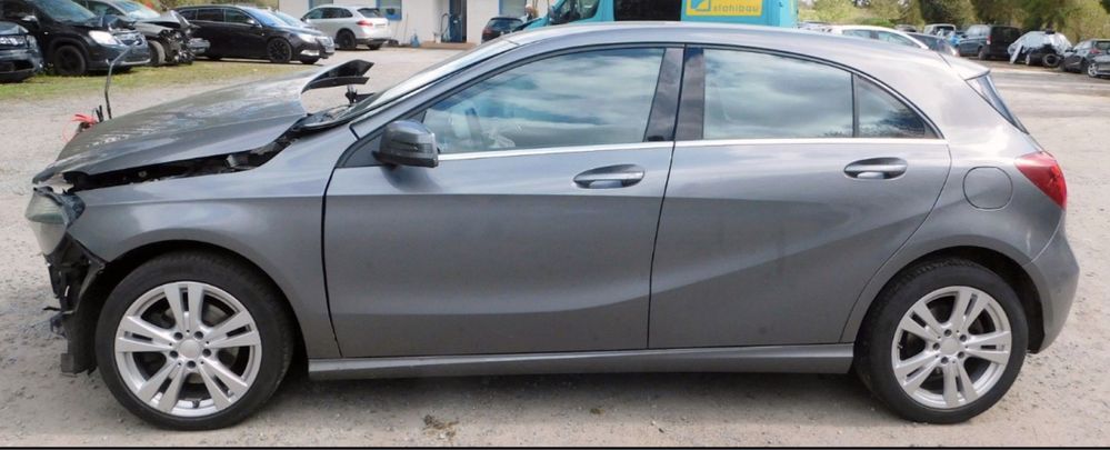 Dezmembrez mercedes a200 d automatic 2017