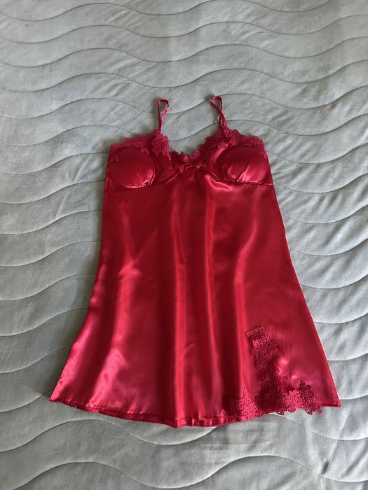 Сатенена нощница в бурдо, 5 части