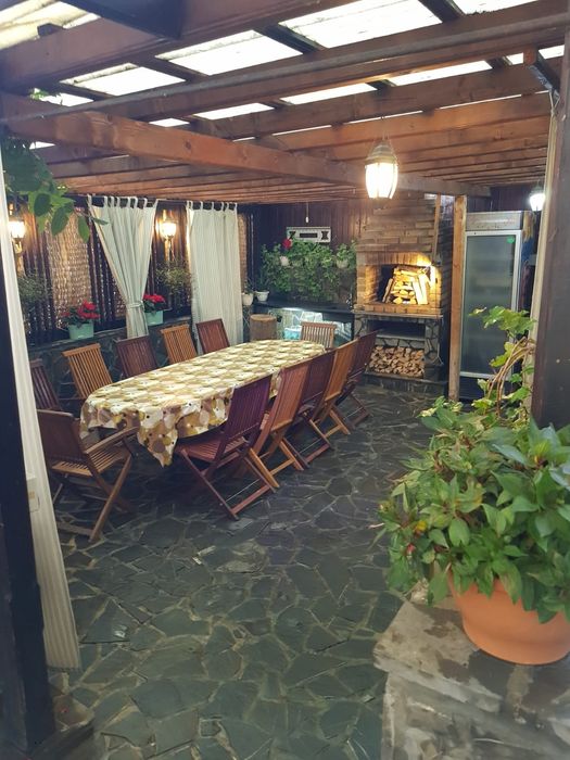 Închiriem vila în imediata apropiere a statiunii Sinaia...1500 lei