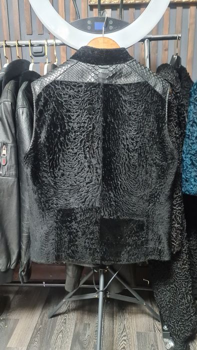 Мужская жилетка из натурального меха