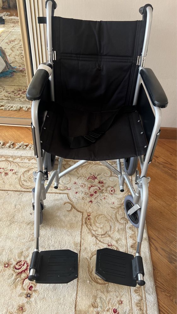 Продам инвалидное кресло от DeVilbiss Healthcare США