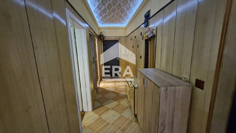 Продава се Четиристаен апартамент в Варна, Младост 1 - 96 кв.м за 6 €/кв.м - Снимка #11