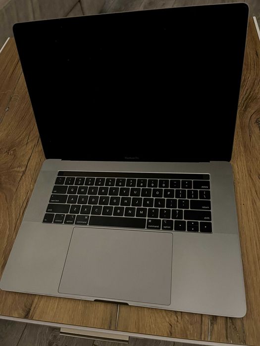 MacBook Pro 15" i7 16GB 256GB 2018г