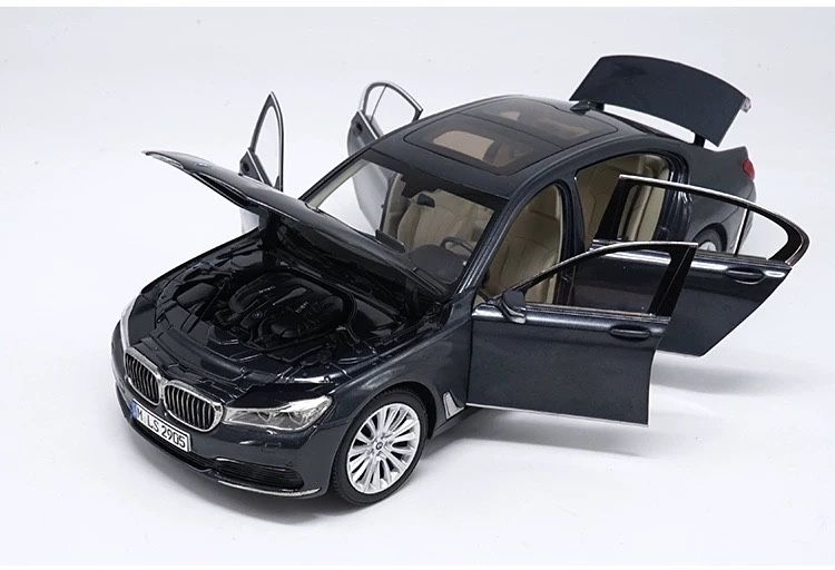 BMW 750li   1:18 .