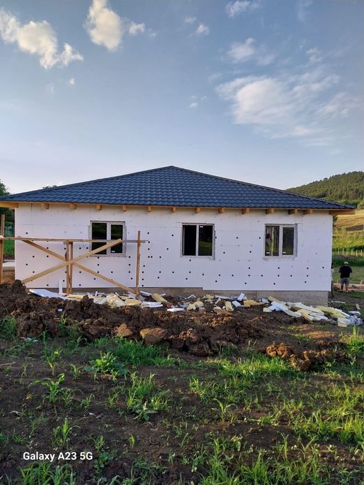 Vindem case de locuințe din panouri sandwich