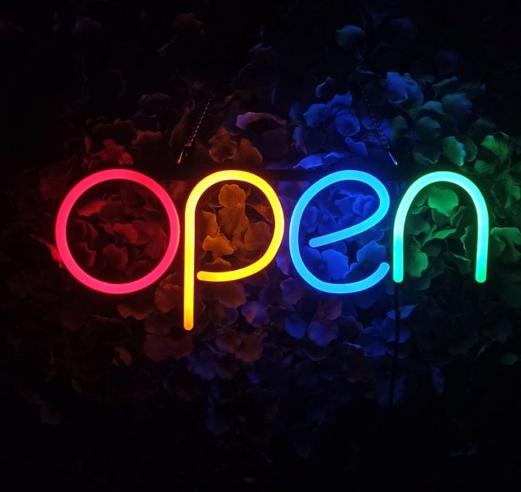 Reclama semn luminos led neon cu mesaj  Open