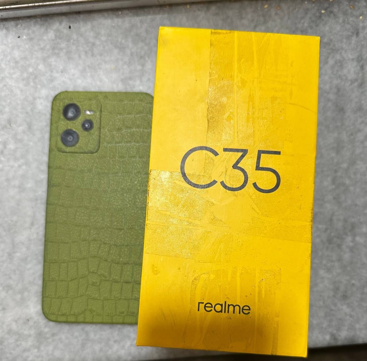 Realmi  C35       5