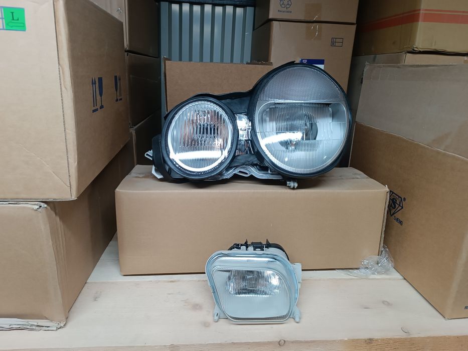 Продаю фары передние Мерседес W 210