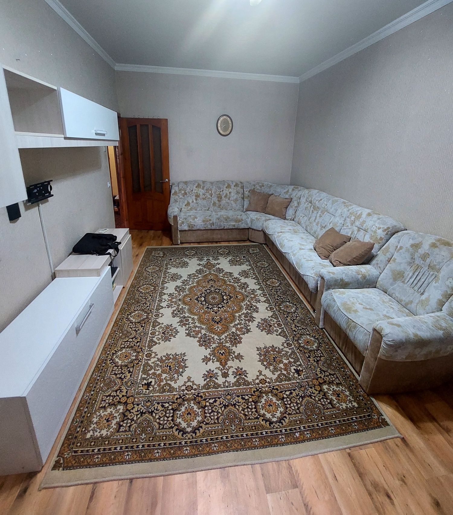 Аренда квартиры 2/4/5 Алмазарский район недалеко от метро Беруний .