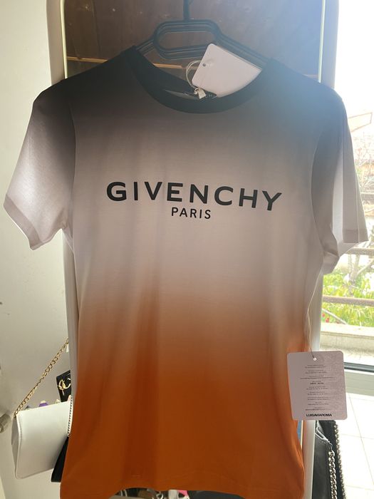 Tricouri noi cu eticheta