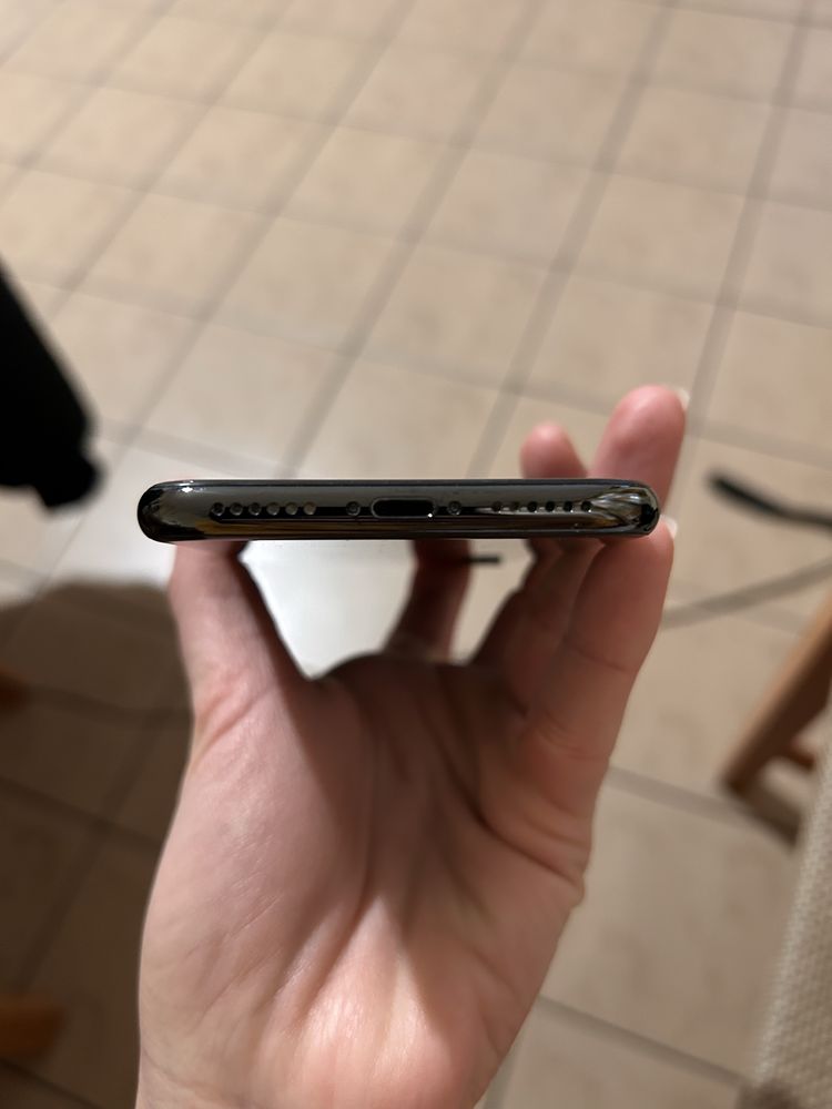 Продавам Iphone X