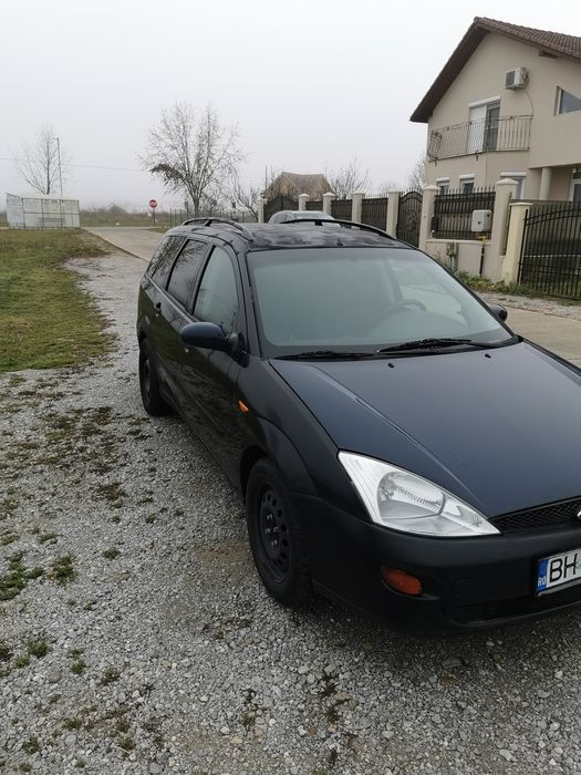 Vând ford focus 1.8 benzina.