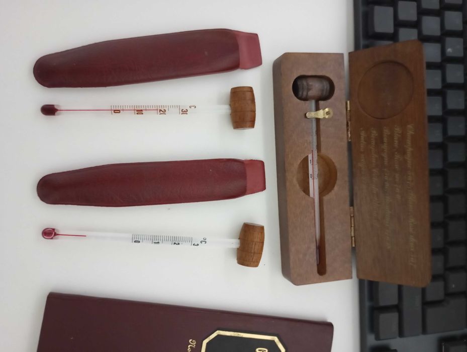 Carte ghid vin + 3 termometre