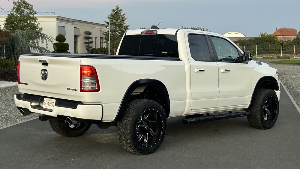 Vand sau schimb Dodge Ram Hemi 5.7 benzina an 2020