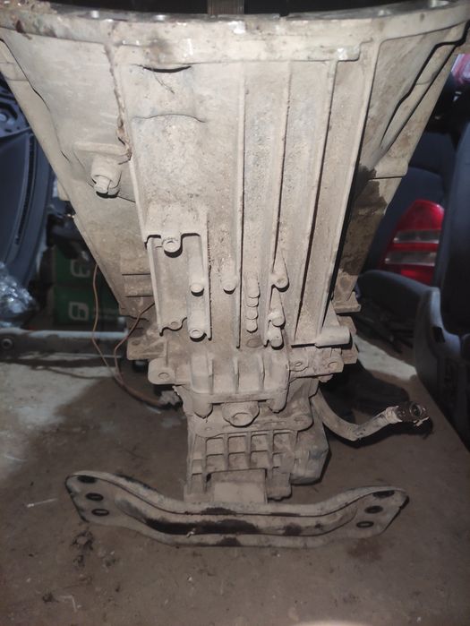 Продавам ръчна скоростна кутия mercedes Benz C class