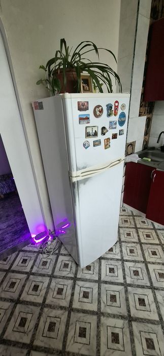 Продам холодильник LG.