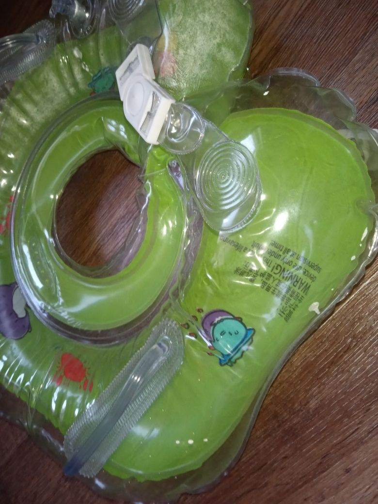 ПРОДАМ ДЕТСКИЙ КРУГ для купания малышей! Зелёный. Надувной. Прозрачный