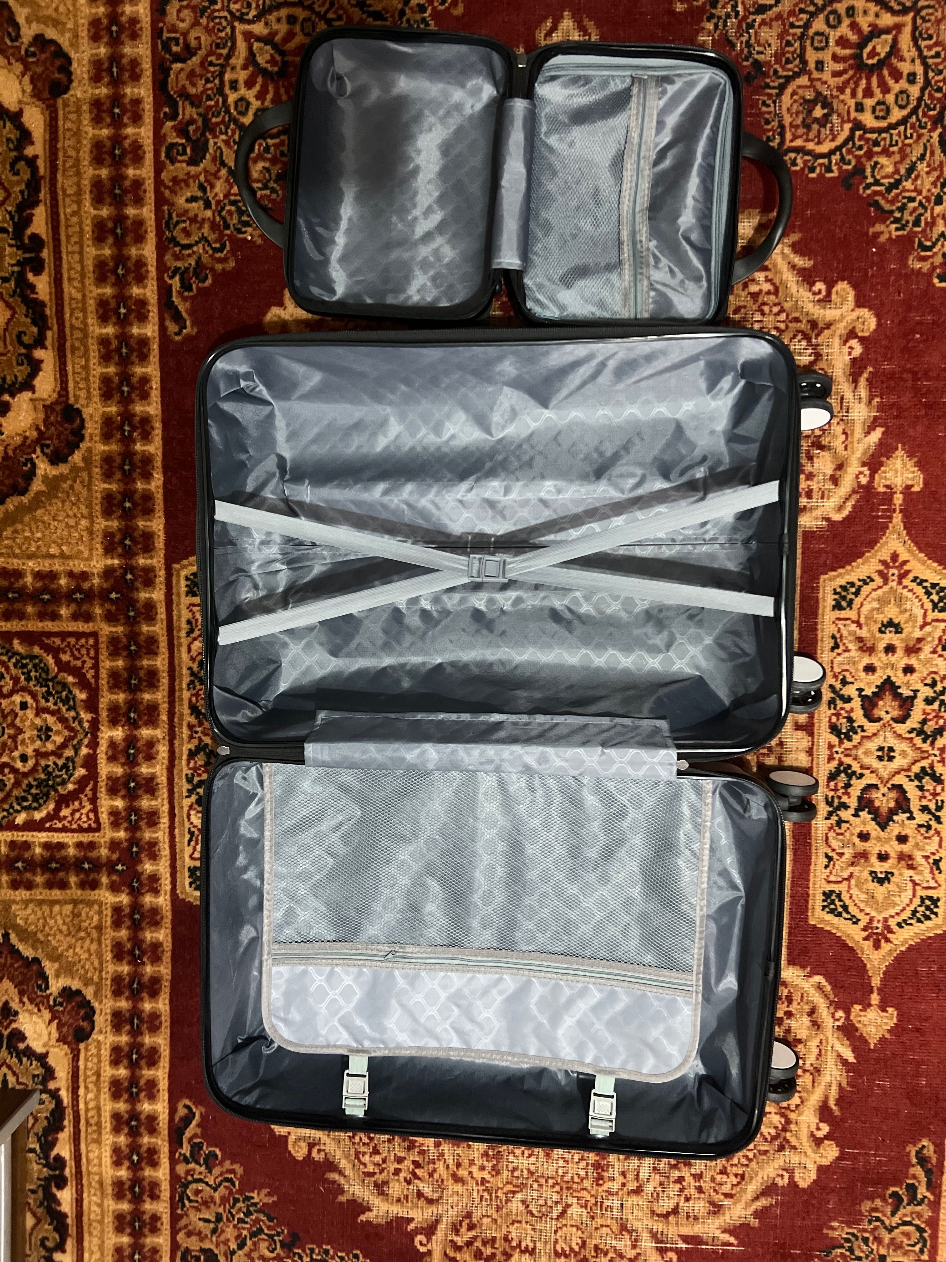 Комплект чемоданов пластиковых