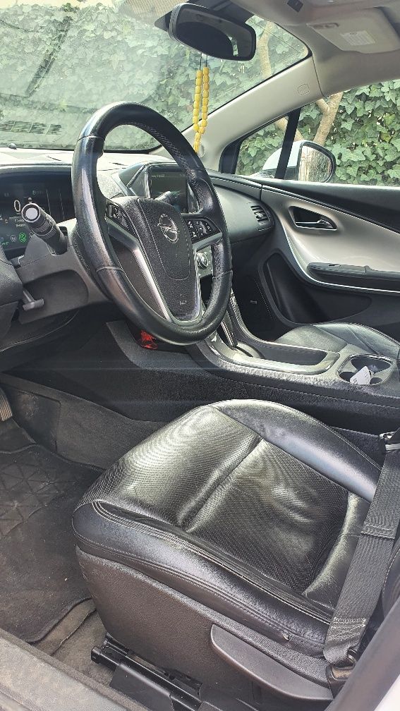 Opel Ampera hybrid