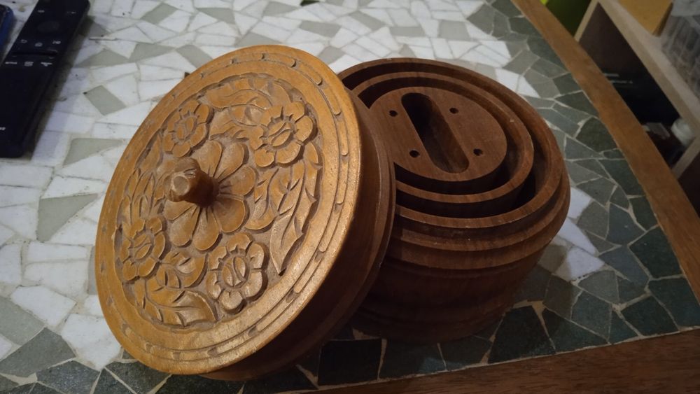 Табакера / кутия за цигари с дърворезба