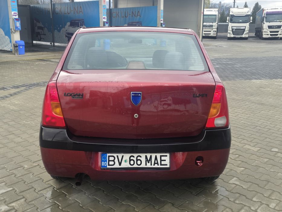 Vând Dacia Logan