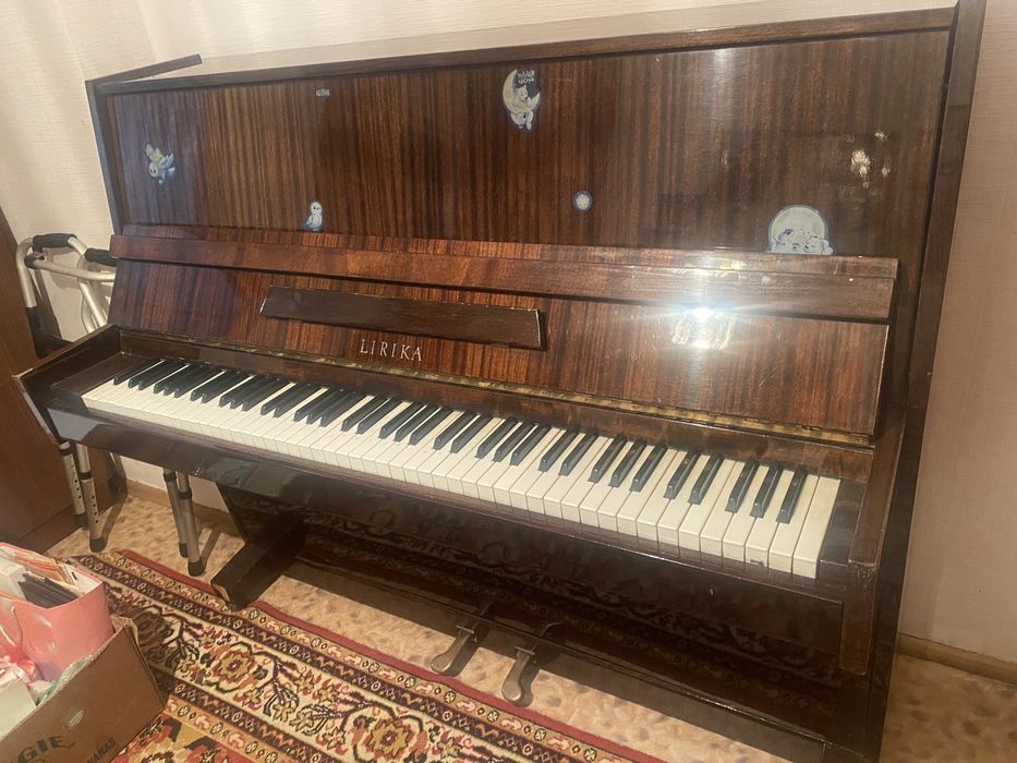 Пианино Лирика в хорошем состоянии Pianino