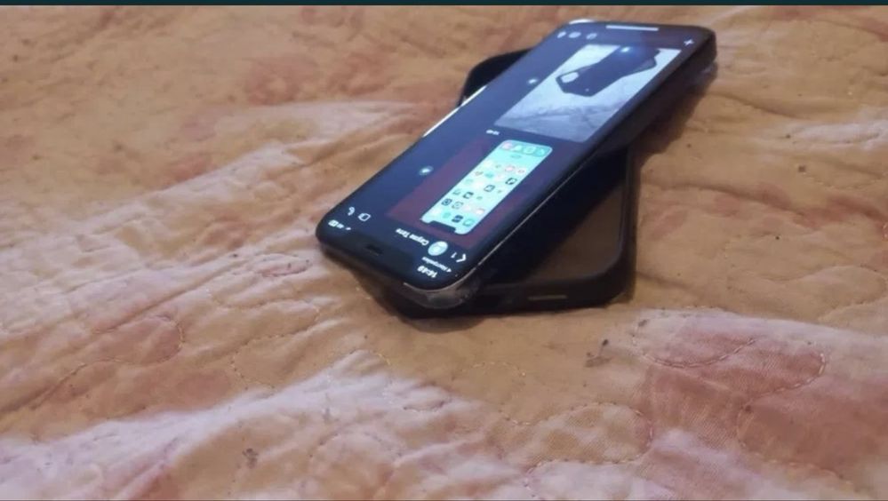 Продаю Iphone 12