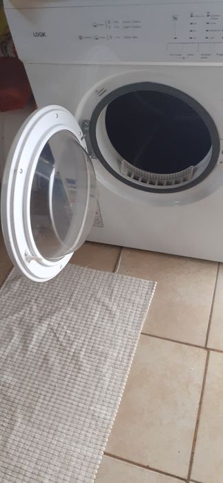 Uscător de haine foarte puțin folosit