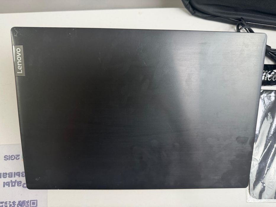 Почти новый ноутбук Lenovo! Готов служить долго без проблем!Core i3/10