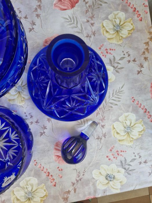 Комплект син рязан кристал – 2 гарафа, фруктиера с капак и купа.
