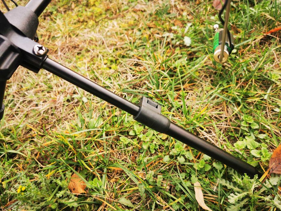 Стойка за дънен риболов, три сигнализатора и три светещи обтегача