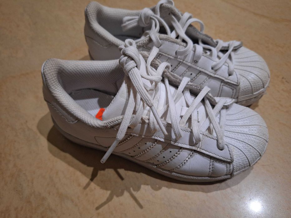 маратонки adidas