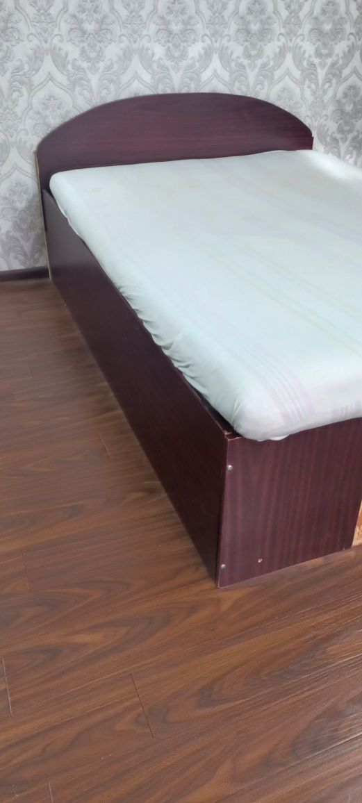 Срочно продаётся  Кровать полтора