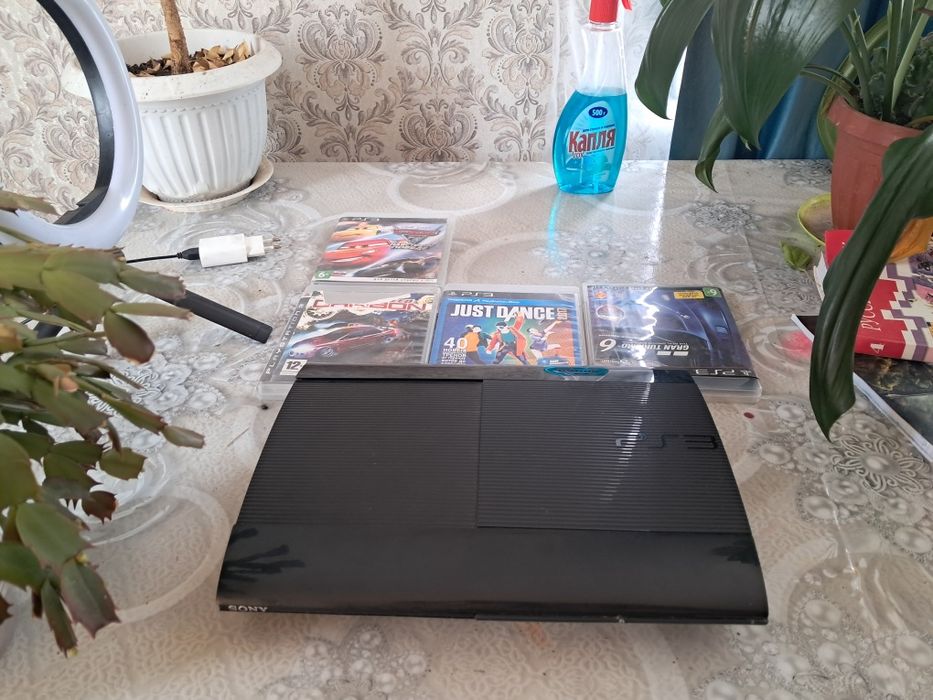 PlayStation 3 Super Slim + 2 джойстика