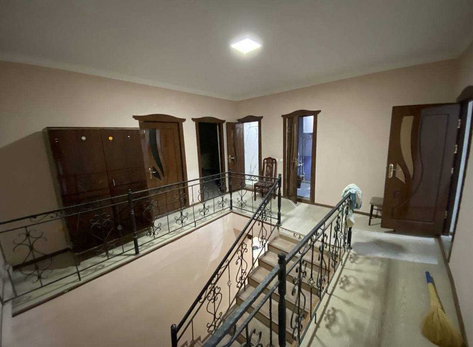 2 каватли 5 хонали+ подвал 1,7 сотокдан иборат булган ховли сотилмокда