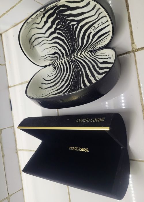 Продавам калъфи за очила Роберто Кавали