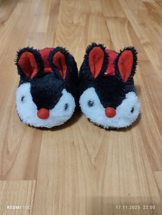 Papucei de casa cu iepuras