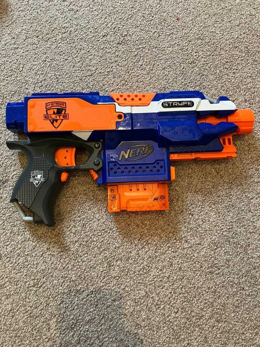 Pușcă Nerf Stryfe, ca nou, jucărie, armă cu gloanțe de spumă