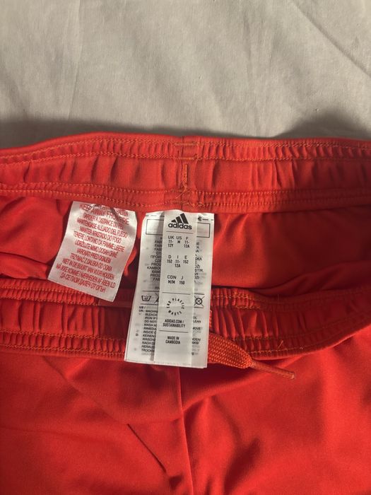 Детски къси панталонки на FC Bayern München