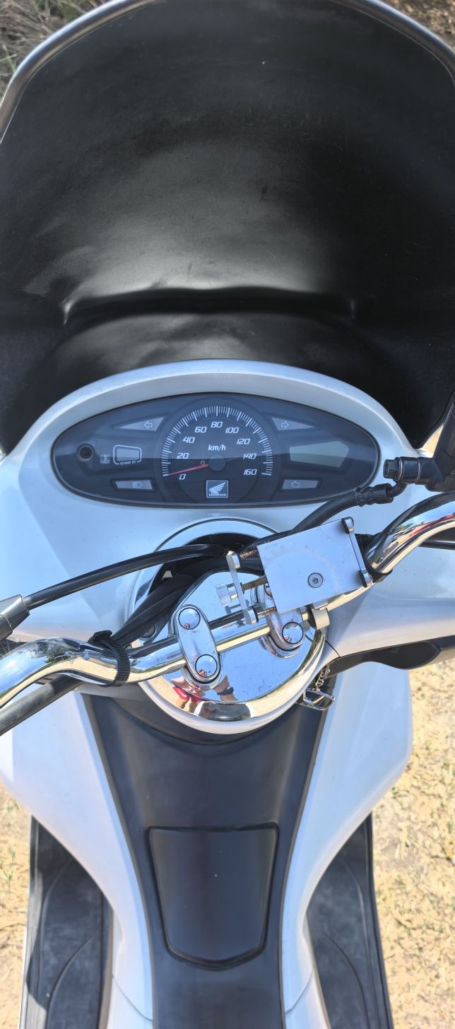 Продавам миксер Honda PCX 125к.с