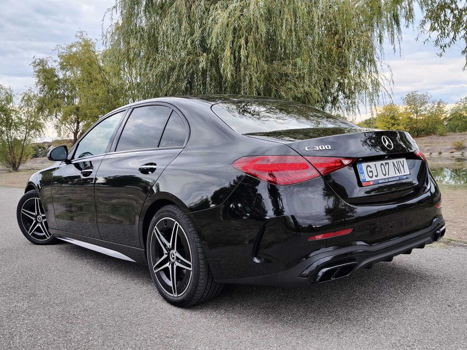Mercedes-Benz C C300 4MATIC - 38.500 KM - AMG Line - 258+23cp