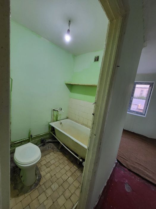 Qarshi shahri, 4-mikrorayon, Cho‘lquvar mahallasi, 18-dom, 15-xonadon.