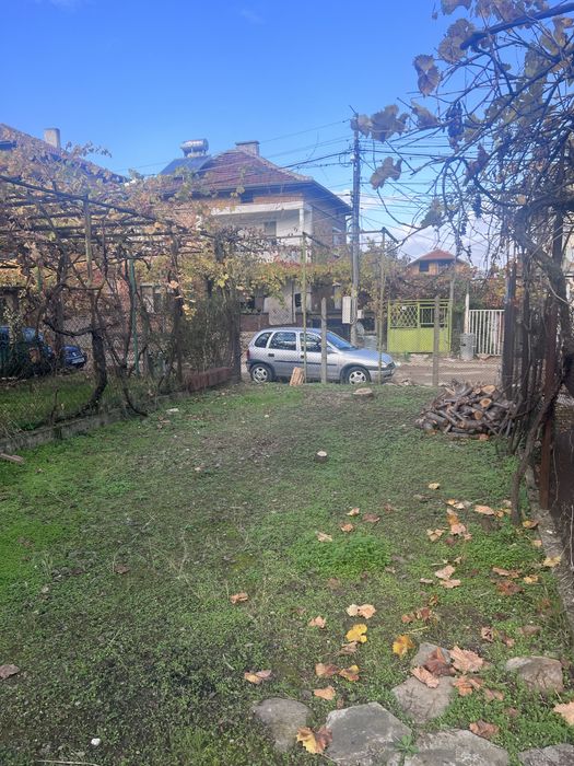 Етаж от къща с дворно място