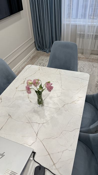 Кухонный стол без стульев