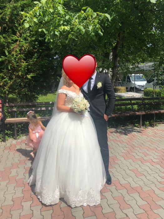 Vand rochie de mireasa superba!