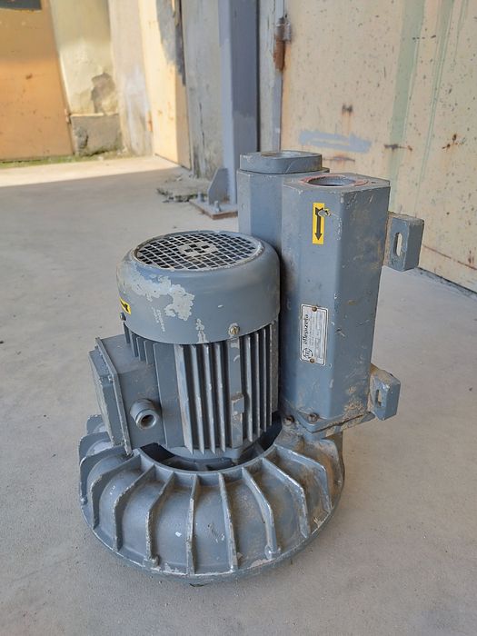 Вакуум помпа тип въздуходувка